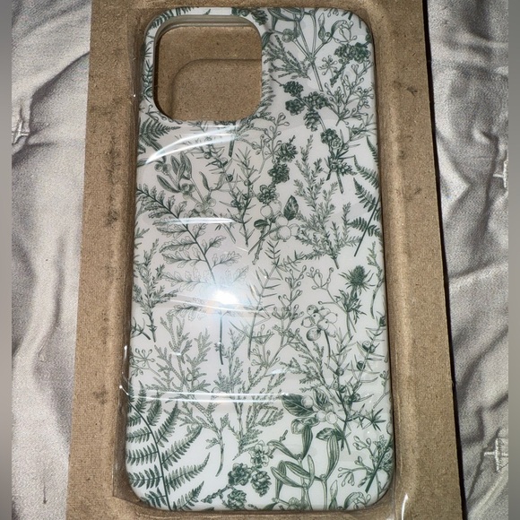 NEW Casely Sage Garden Green Floral iPhone 13 Pro Max Classic + MagSafe Case - Picture 8 of 8